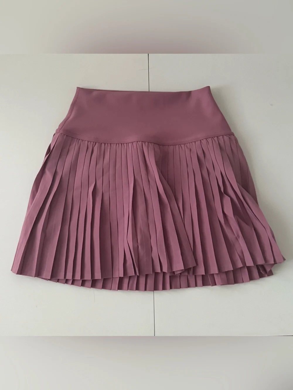 ALO Yoga Pleated Mini Skirt - Mauve GRAND SLAM TENNIS SKIRT (DISCONTINUED)
